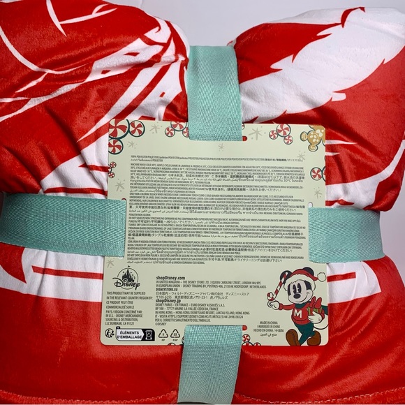 NWT. Disney Holiday throw large red Fleece Throw - Picture 8 of 8